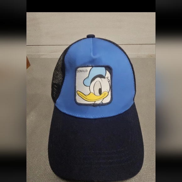 CAPSLAB X DISNEY Trucker Hat Cap  Doland DUCK NWOT - Picture 1 of 5